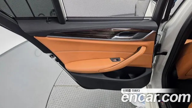 BMW 5 Series G30 — Фото автомобиля 14