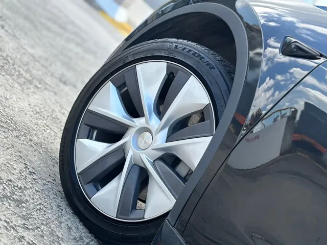 Tesla Model Y — Фото автомобиля 9