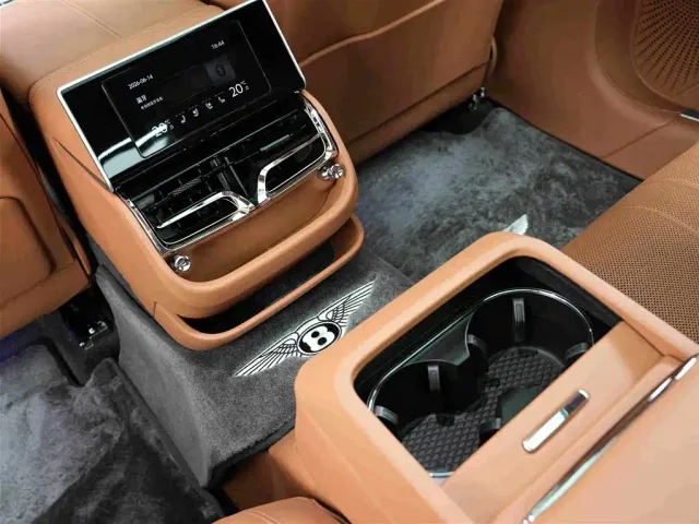 Bentley Flying Spur — Фото автомобиля 18