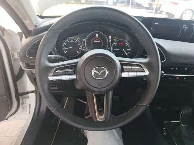 Mazda Axela — Фото автомобиля 10