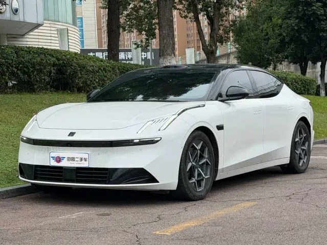 Фотография автомобиля — Lynk & Co 10 EM-P