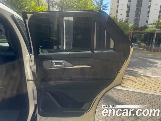 Ford Explorer — Фото автомобиля 8
