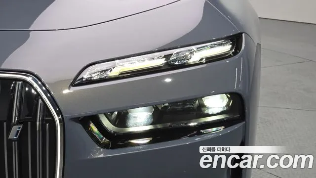 BMW i7 — Фото автомобиля 14