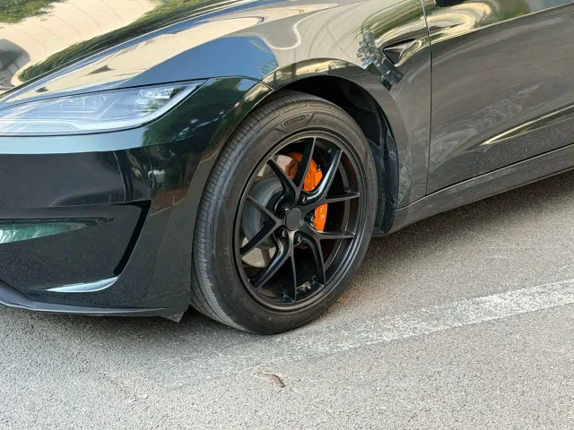 Tesla Model 3 — Фото автомобиля 9