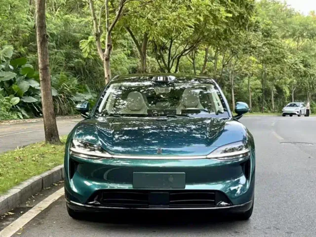 Фотография автомобиля — Luxeed R7