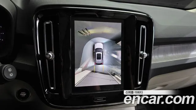 Volvo XC40 — Фото автомобиля 21