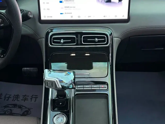 Geely Boyue L — Фото автомобиля 26