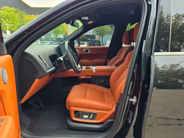 Li Auto L9 — Фото автомобиля 7