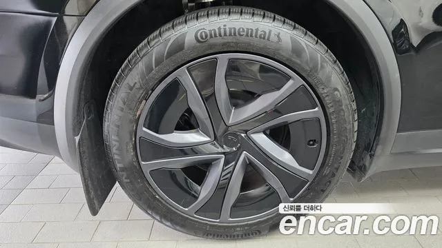 Tesla Model X — Фото автомобиля 5