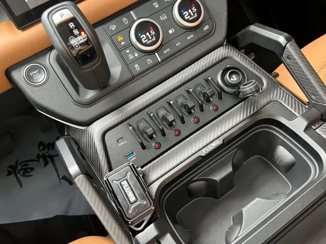 Land Rover Defender — Фото автомобиля 8