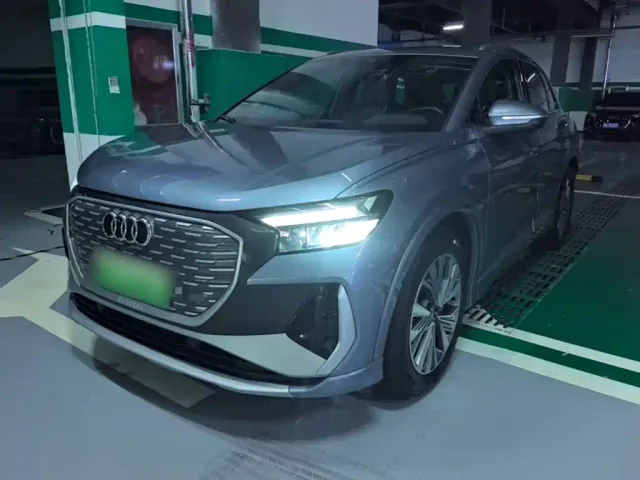 Фотография автомобиля — Audi Q4 e-tron