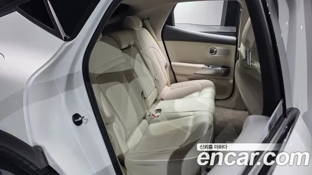 Genesis GV60 — Фото автомобиля 11