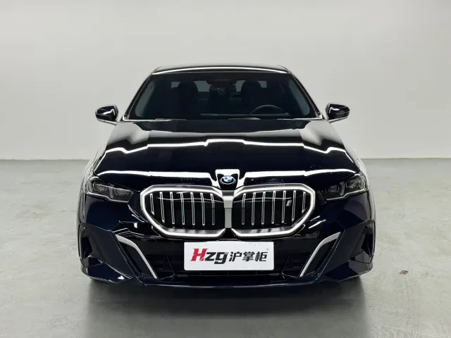 BMW i5 — Фото автомобиля 2