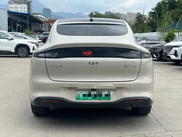 IM Motors LS6 — Фото автомобиля 8