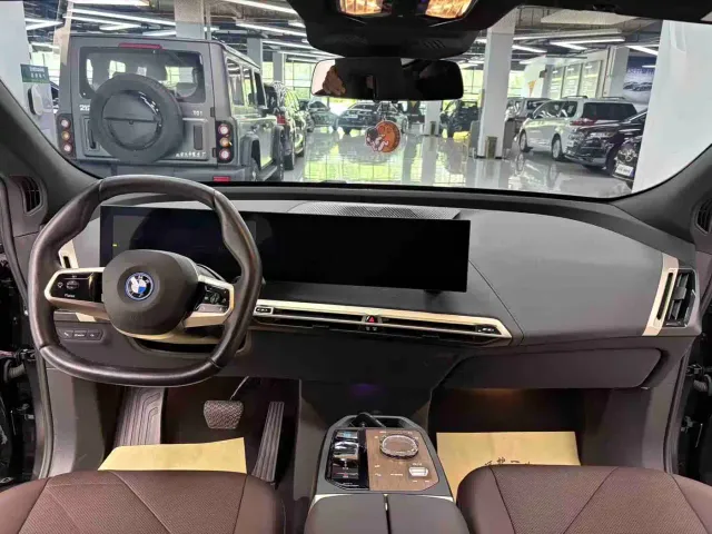 BMW iX — Фото автомобиля 8