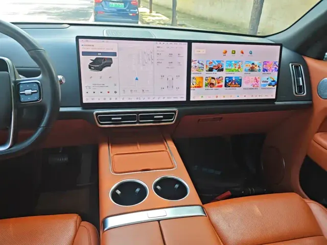 Li Auto L8 — Фото автомобиля 12