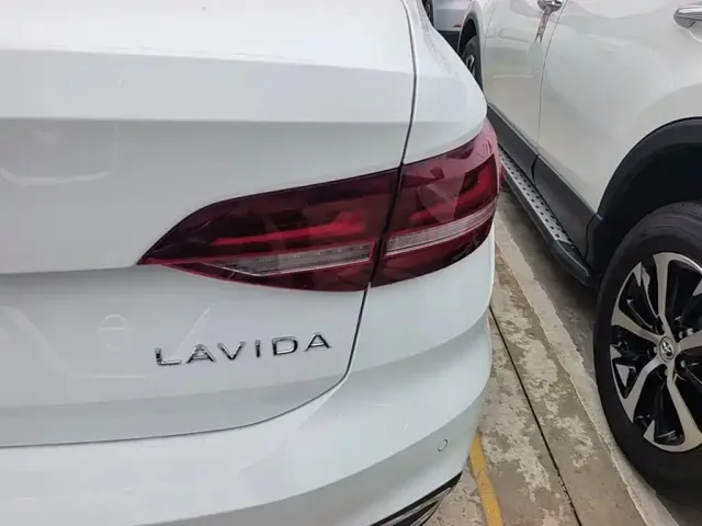 Volkswagen Lavida — Фото автомобиля 7