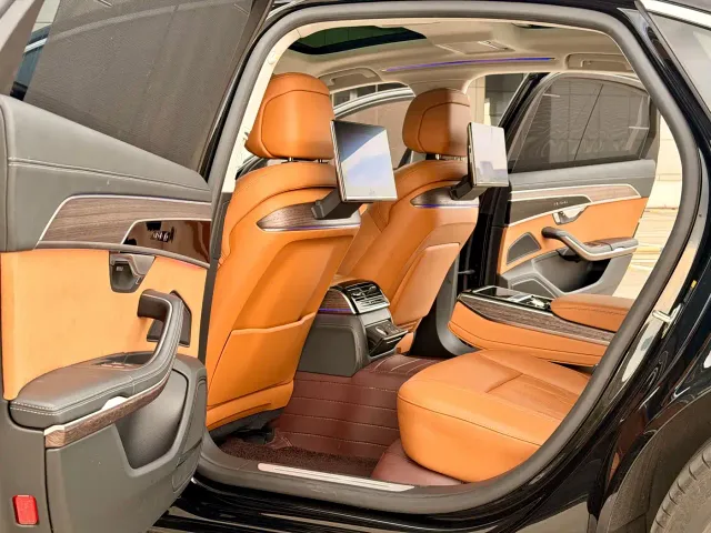 Audi A8 — Фото автомобиля 5