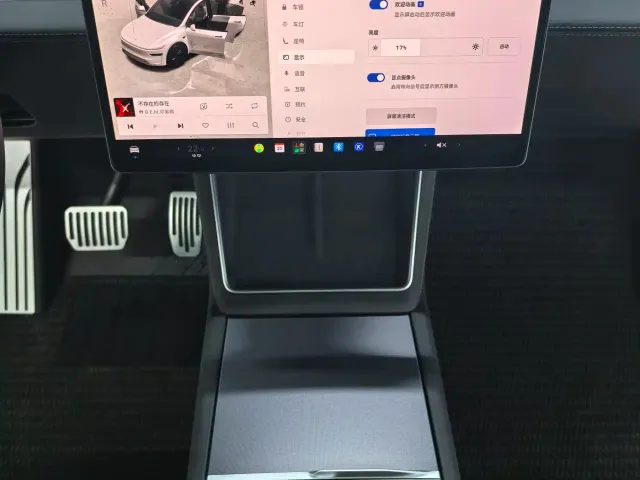 Tesla Model Y — Фото автомобиля 8