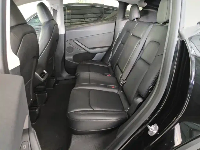 Tesla Model Y — Фото автомобиля 16