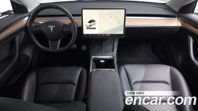 Tesla Model 3 — Фото автомобиля 10