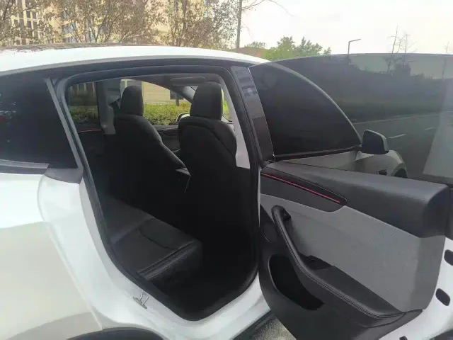 Tesla Model Y — Фото автомобиля 14