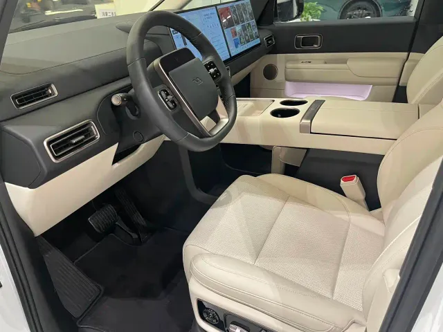 Li Auto MEGA — Фото автомобиля 6