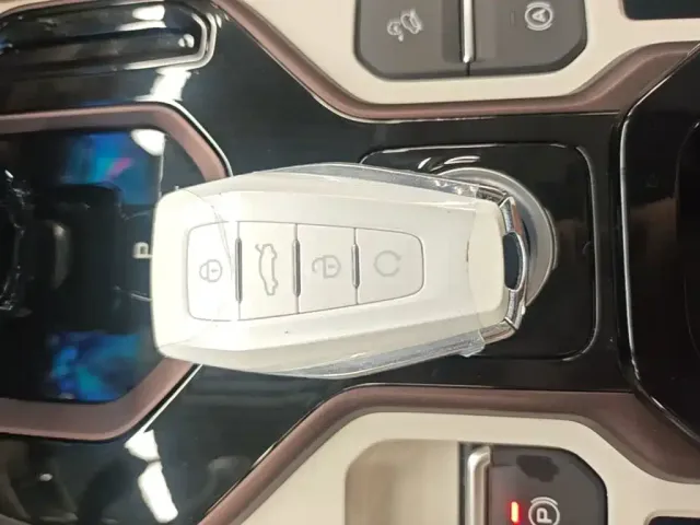 Geely ICON — Фото автомобиля 8