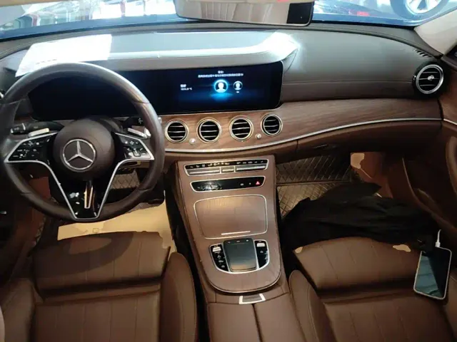 Mercedes-Benz E-Class — Фото автомобиля 9