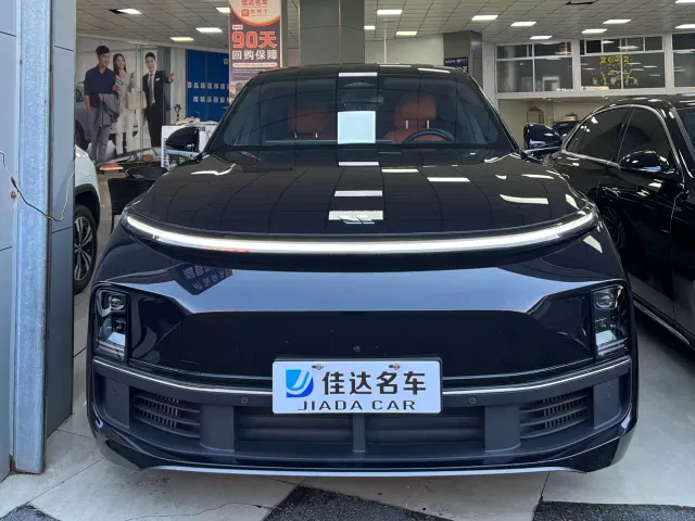 Li Auto L8 — Фото автомобиля 2