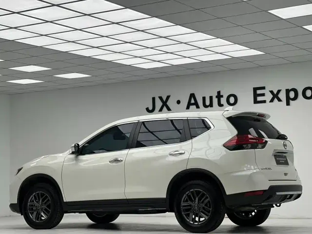 Nissan X-Trail — Фото автомобиля 10