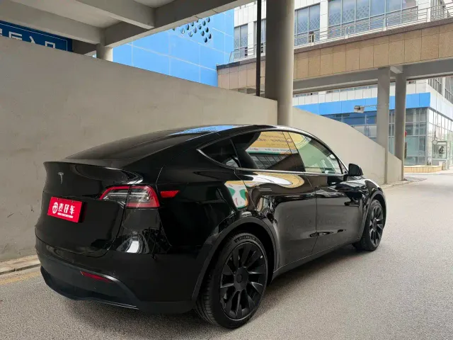 Tesla Model Y — Фото автомобиля 4