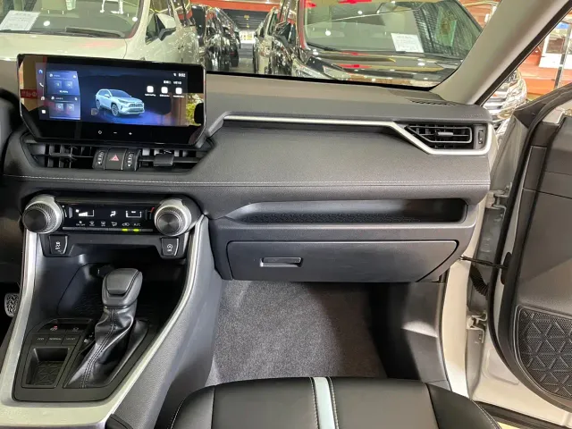 Toyota RAV4 — Фото автомобиля 15
