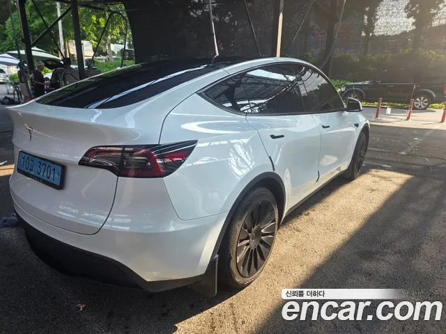 Tesla Model Y — Фото автомобиля 2