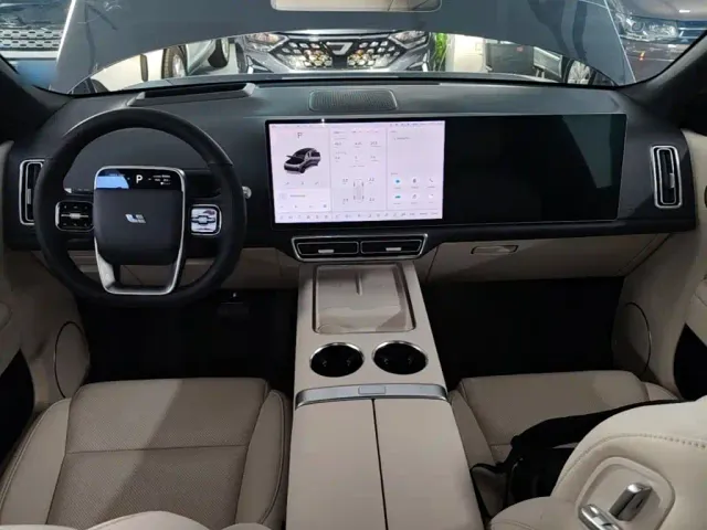 Li Auto L8 — Фото автомобиля 9