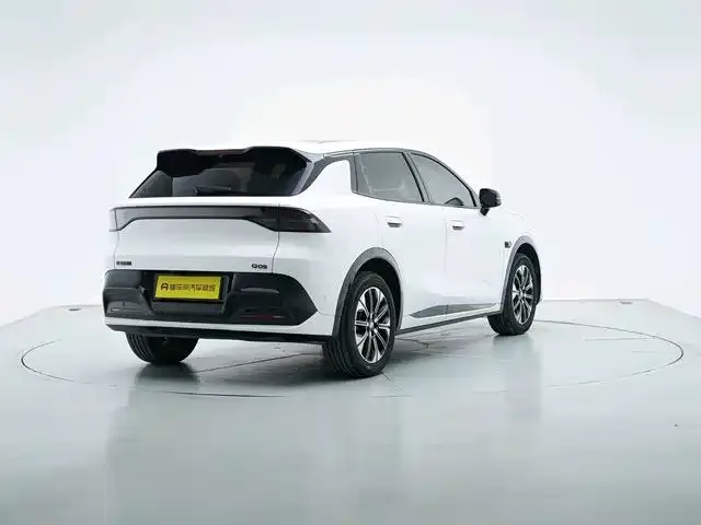 Changan Qiyuan Q05 — Фото автомобиля 2