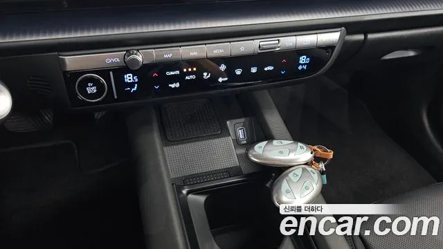 Hyundai Ioniq 6 — Фото автомобиля 26