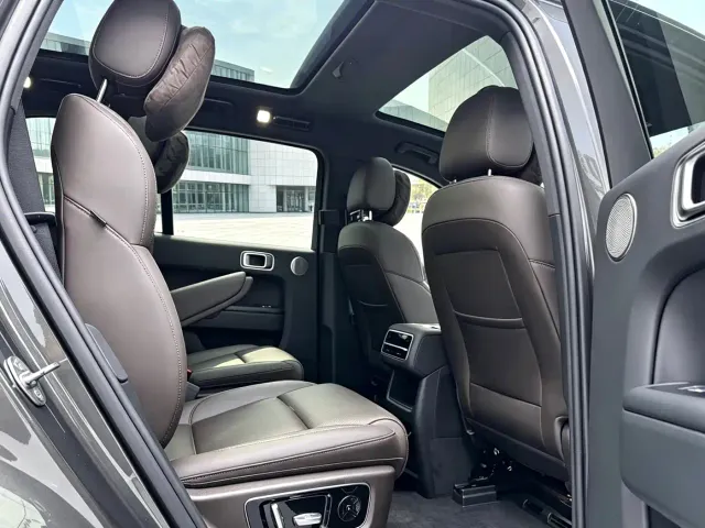 Li Auto L8 — Фото автомобиля 6