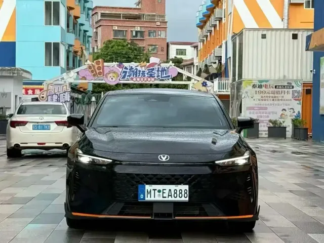Changan UNI-V — Фото автомобиля 2