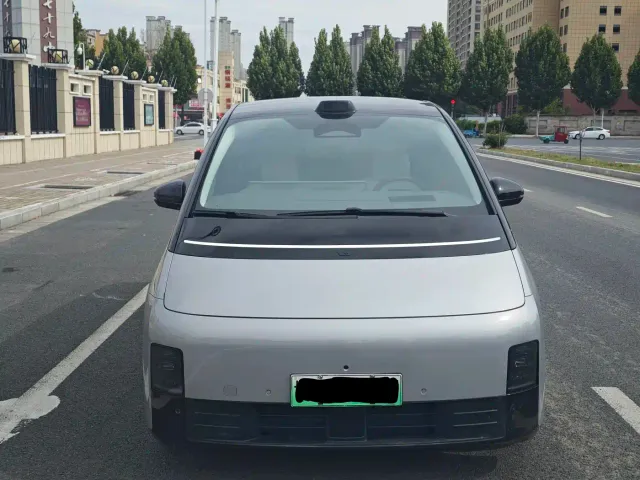 Li Auto MEGA — Фото автомобиля 2