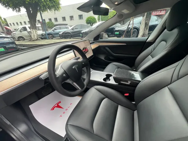 Tesla Model 3 — Фото автомобиля 7