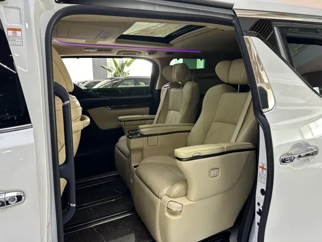 Toyota Alphard — Фото автомобиля 13