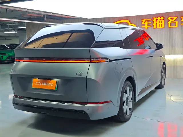 Xpeng X9 — Фото автомобиля 20