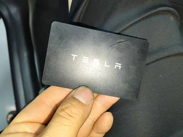 Tesla Model Y — Фото автомобиля 16