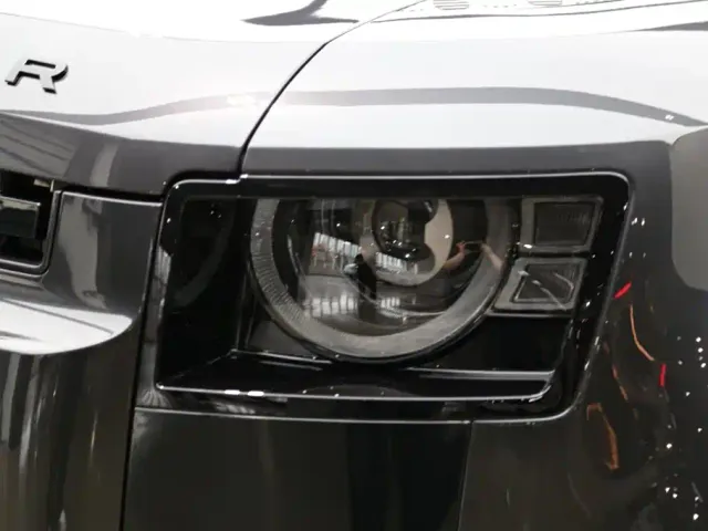 Land Rover Defender — Фото автомобиля 25