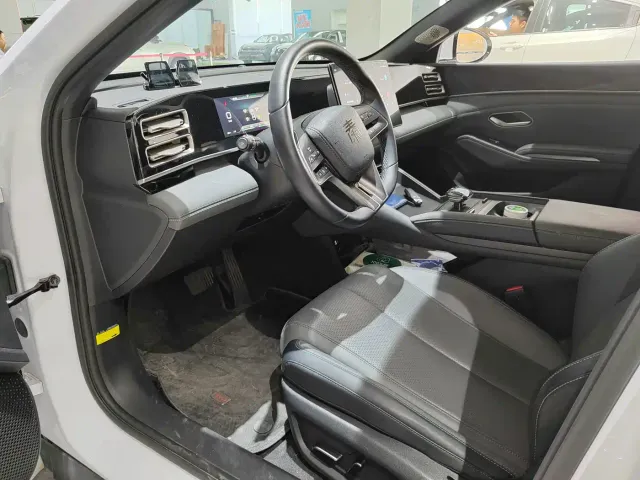 BYD Qin L — Фото автомобиля 4