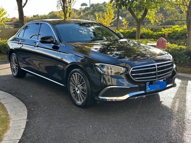 Mercedes-Benz E-Class — Фото автомобиля 3