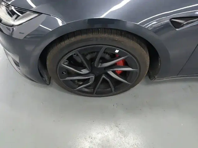 Tesla Model 3 — Фото автомобиля 22