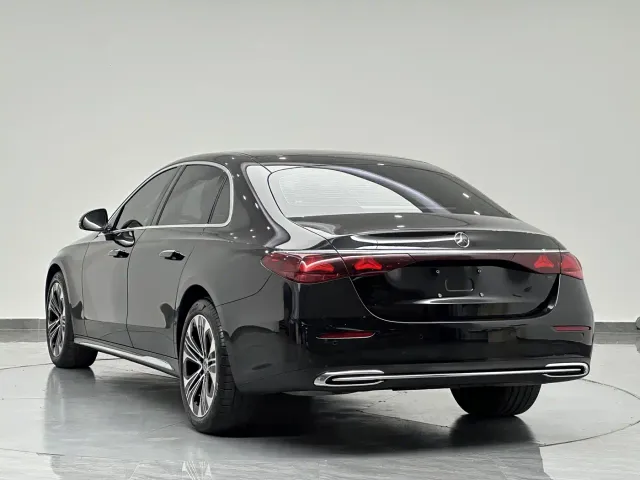 Mercedes-Benz E-Class — Фото автомобиля 6