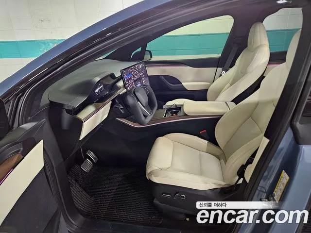Tesla Model X — Фото автомобиля 6